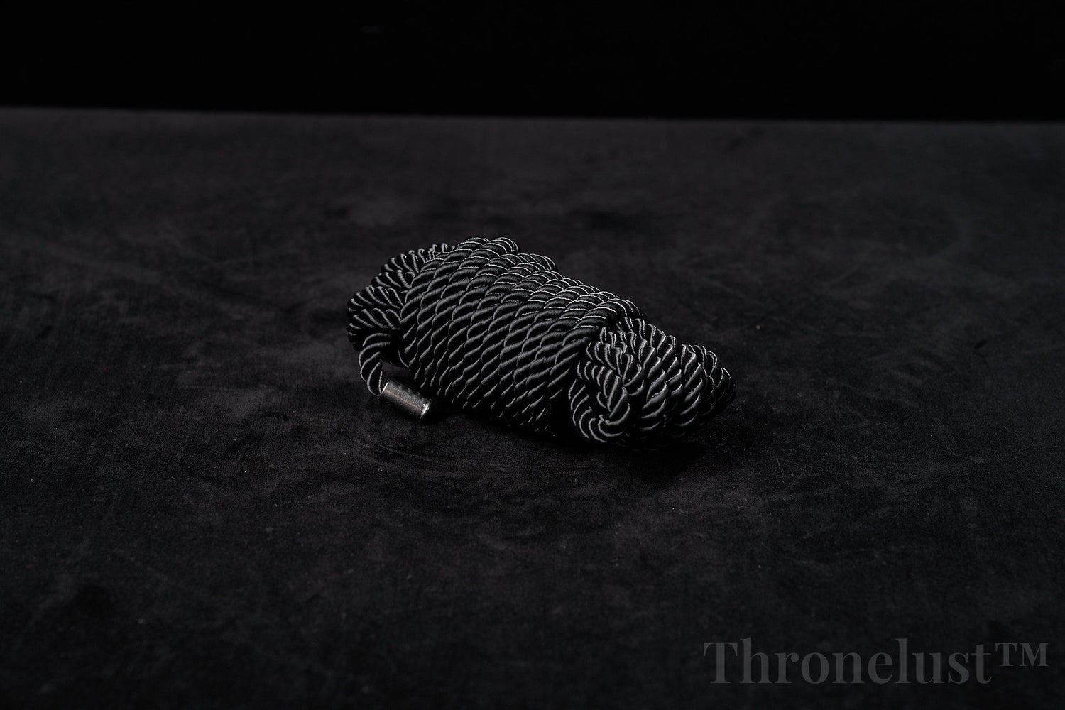 Discreet shipping picks with beginner-friendly black restraint rope